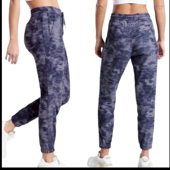 Athleta Matching Sweatshirt Jogger Set Farallon Print Inversion Medieval Violet - Picture 4 of 17